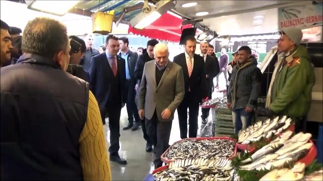 Binali Yıldırım Silivri'de balıkçı esnafını ziyaret etti - İSTANBUL
