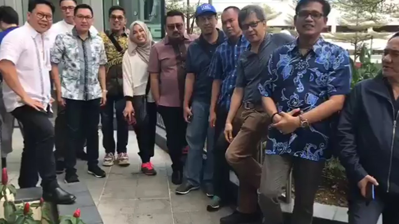 Rocky Gerung Jenguk Ani Yudhoyono di Singapura, Tagih Janji soal Politik dan Jodoh