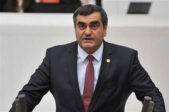 CHP’li Şeker: Saray adaleti serbest bırakana kadar İstanbul Adalet Sarayı tabelası değiştirilsin