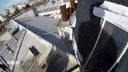 Quand un "explorateur urbain" visite les toits de Montmartre en défiant les lois de la gravitation universelle