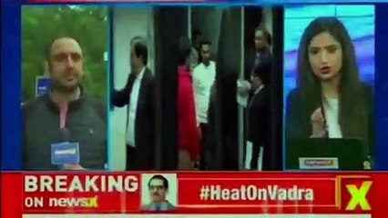 Скачать видео: Robert Vadra Questioned at Enforcement Directorate Office | Robert Vadra Money Laundering Case Live Updates| Priyanka Gandhi | NEWSX