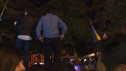 Sànchez y Cuixart subidos a un coche de la Guardia Civil