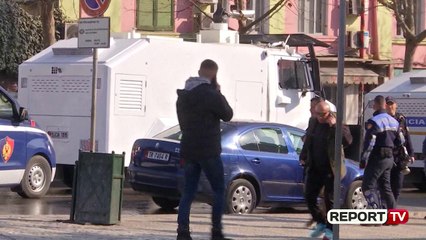 Tải video: Report Tv-Masat e policisë gjatë protestës para Kuvendit të opozitës