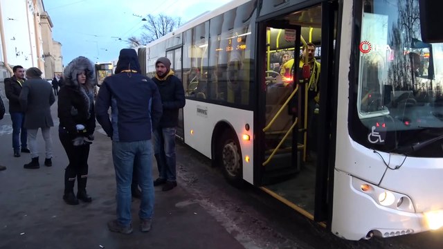 Fenerbahçeli taraftarlar polis eşliğinde stada gitti