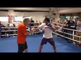 EXPLOSIVE!! MANNY PACQUIAO SMASHES PADS W/ TRAINER FREDDIE ROACH / PACQUIAO v HORN (FULL WORKOUT)