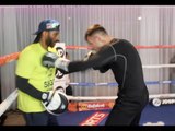 BEAUTIFUL BRUTALITY! - MARTIN MURRAY SMASHES THE PADS WITH OLIVER HARRISON AHEAD OF ROSADO CLASH