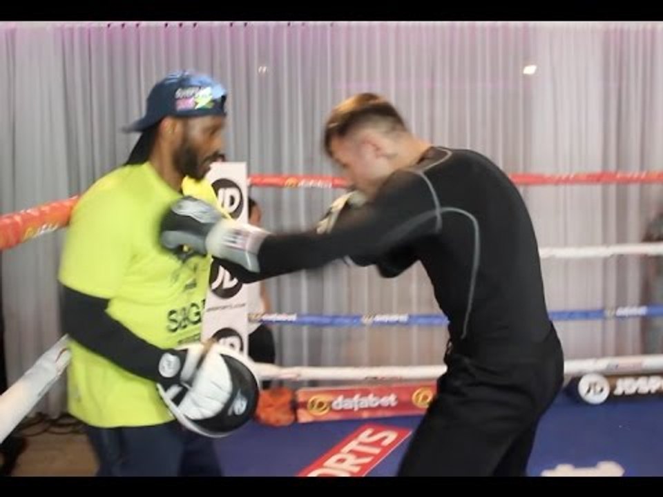 BEAUTIFUL BRUTALITY! - MARTIN MURRAY SMASHES THE PADS WITH OLIVER HARRISON AHEAD OF ROSADO CLASH