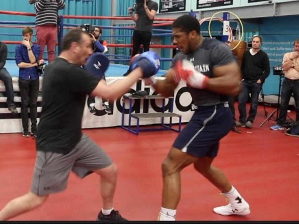 ABSOLUTE BEAST! - ANTHONY JOSHUA WRECKS THE PADS WITH TRAINER ROB McCRACKEN / JOSHUA v KLITSCHKO