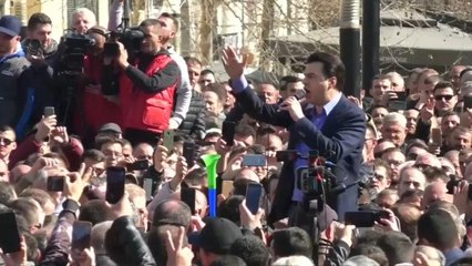 Albaneses saem à rua para exigir demissão do Governo