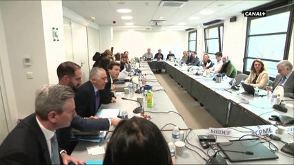 Les bonus/malus pour les contrats courts en péril ! - L'info du vrai du 21/02 - CANAL+