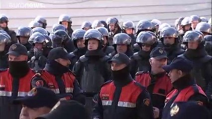 المعارضة في ألبانيا تتظاهر للمطالبة بتنحي الحكومة