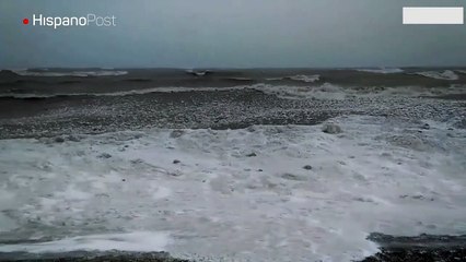 Una feroz tormenta provocó un inusual fenómeno en el famoso lago Ontario