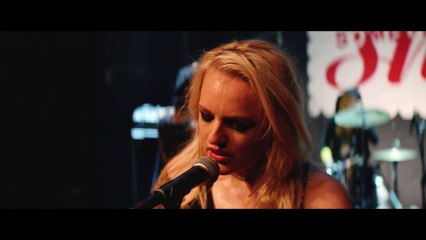 Her Smell - Elisabeth Moss