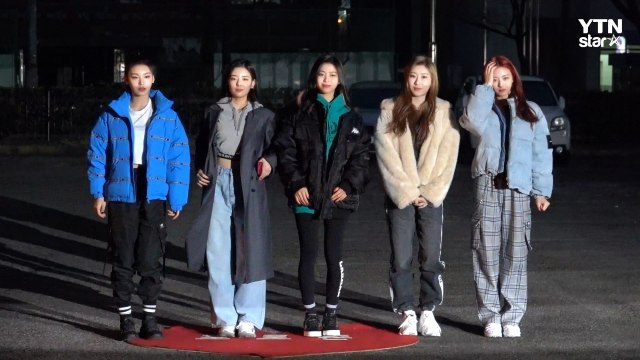 [Y영상] ITZY(있지), ‘신인 같지 않은 신인’ 데뷔 2주차 #뮤뱅 #출근길 / YTN