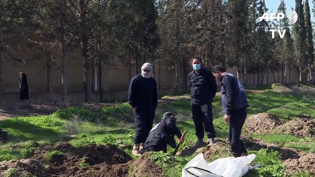 العثور على أكبر مقبرة جماعية لضحايا تنظيم الدولة الإسلامية على مشارف الرقة