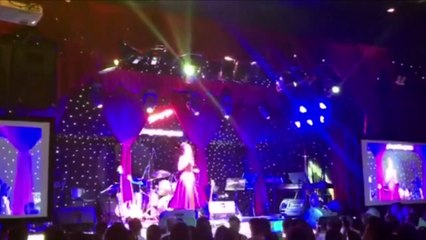 Vy Oanh hát từ thiện