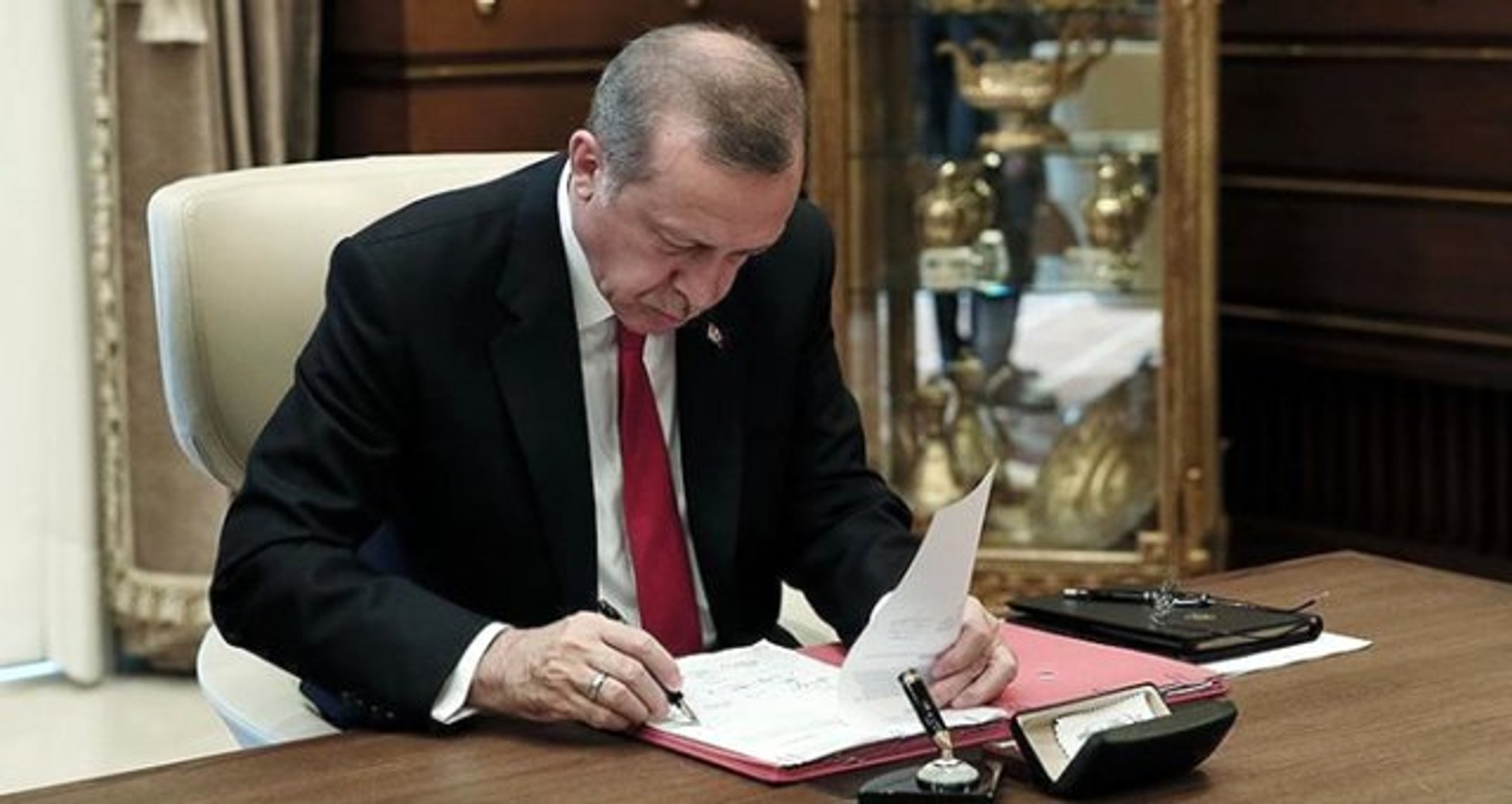 Erdoğan İmza Attı, Genelge Yayımlandı! 19 Mayıs'ın 100'üncü Yılında Tüm Yurtta Kutlamalar Düzenlenecek - Dailymotion Video