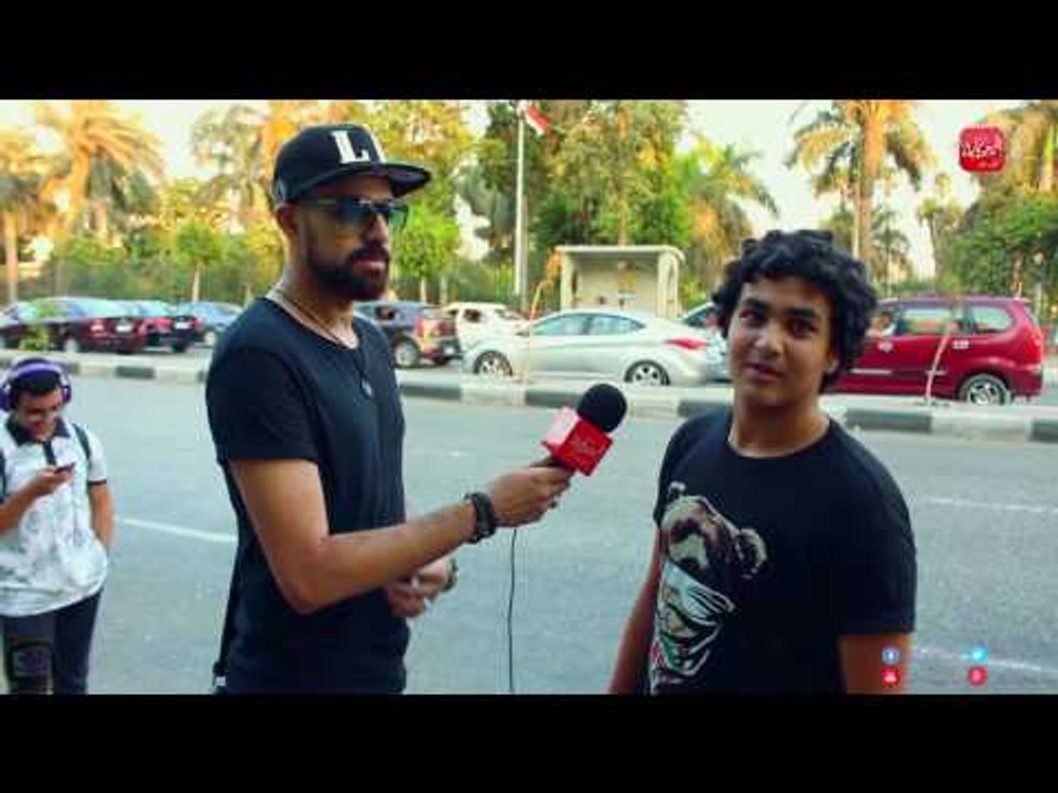 شوووف الحكاية| مراسل الحكاية يسأل الناس: مكشر ليه؟ .. "عشان المزز حلوة أوي!"