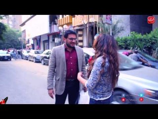 المذيعة تفتش الناس في الشارع .. معاك كام في جيبك وتقول ايه للفلوس ؟!