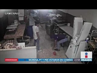 Download Video: En segundos roban pastelería en la Venustiano Carranza | Noticias con Ciro