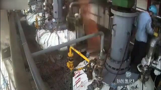 Şaşkına çeviren görüntüler: Fabrika işçisi patlamada böyle uçtu