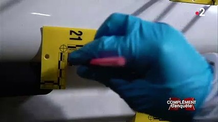 "Complément d'enquête" sur France 2 nous plonge dans les coulisses de la police scientifique qui analyse un règlement de compte à Marseille - Vidéo