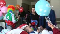 Kayseri Şehir Hastanesinde Tedavi Gören Çocukları Eğlendiren Sürpriz