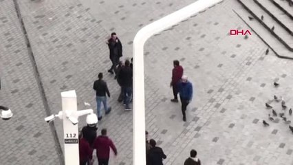 İstanbul-Taksim'de Arap Turistle Otobüsçüler Arasındaki Kavga Kamerada