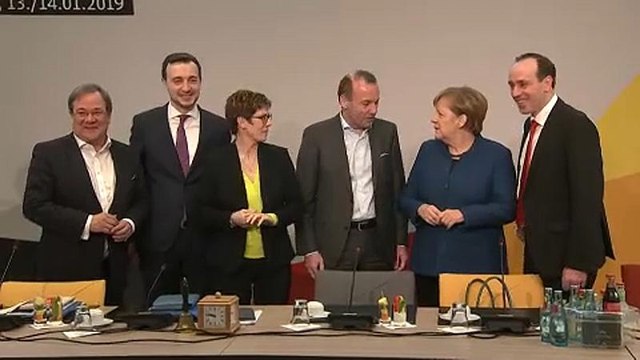 Az Európai Néppárt dohog, Orbán örül