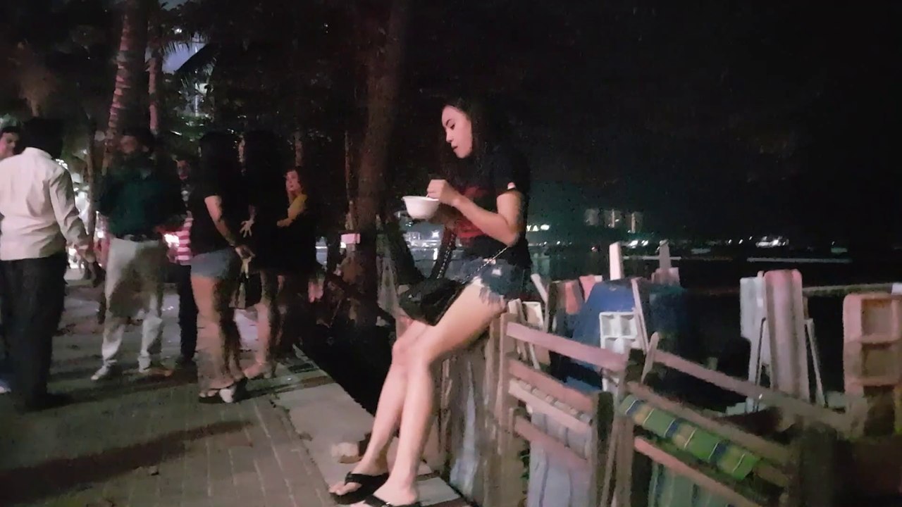 Money or Romance ??? Pattaya Beach Road