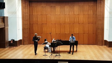 Kamerni trio Kontrasti Sebastijan Kaspar, violina Nikola Đurica, klarinet Jelena Stojković, klavir