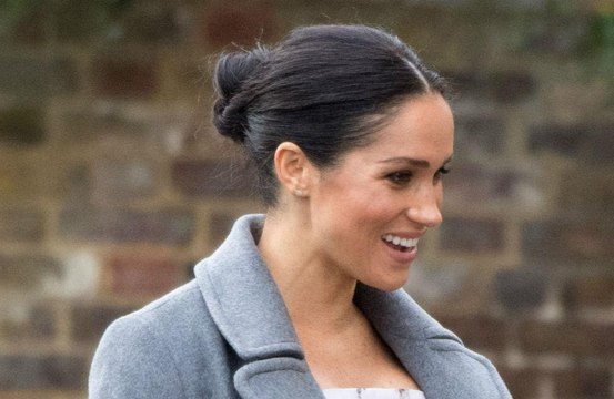 Duquesa Meghan volta para casa em jatinho particular de George Clooney