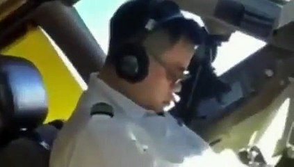 Pilot, uçuş sırasında uyurken görüntülendi