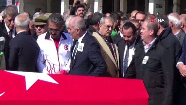 - Eski Bakan Fikret Ünlü, Karaman’da toprağa verildi