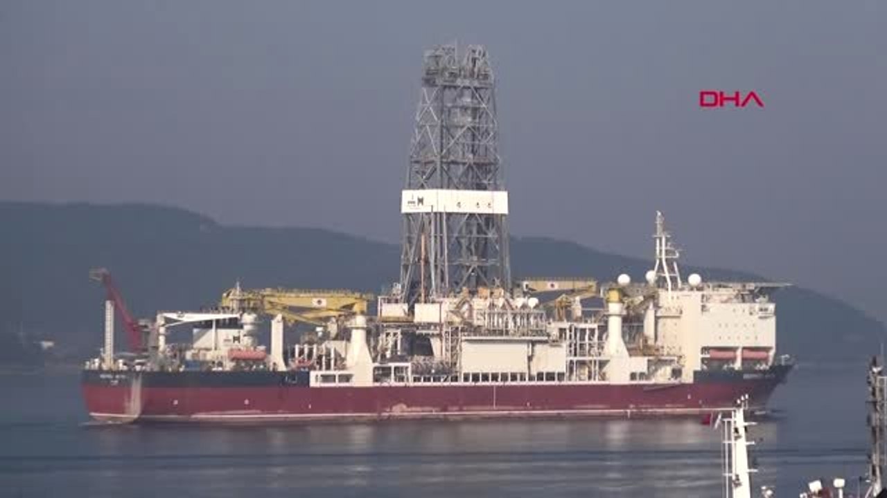Çanakkale Derin Sondaj Gemisi 'Deepsea Metro-1', Çanakkale Boğazı'ndan Geçti-Aktuel