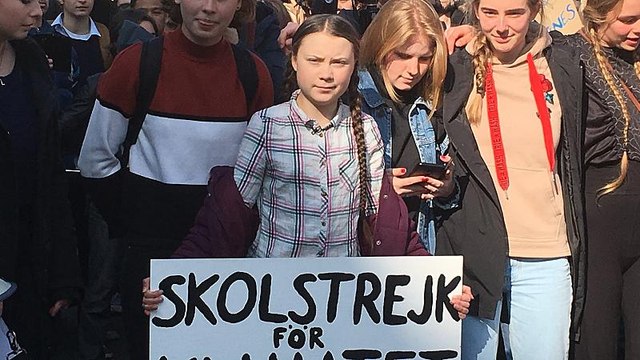 Climate campaign star Greta Thunberg 'will meet Macron' after Paris march
