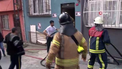 İtfaiye ekiplerinin dar sokaklarda geçiş mücadelesi