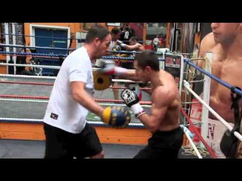 SCOTT QUIGG AND JOE GALLAGHER PAD WORK @ GLOVES COMMUNITY CENTRE GYM (BOLTON)