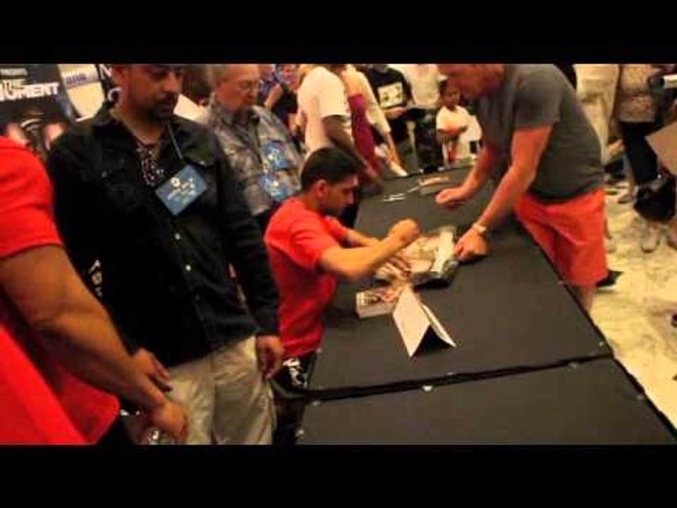 AMIR KHAN THROWS TEAM KHAN T-SHIRTS INTO CROWD & MAKES TIME FOR FANS / KHAN v COLLAZO