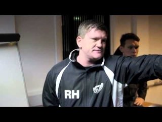 Tải video: RICKY HATTON & DERECK CHISORA DISCUSSING MAN CITY / MAN UTD AND BOXING .