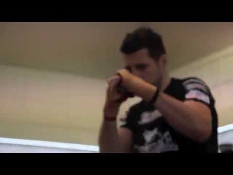 CARL FROCH SHADOW BOXING AS SON ROCCO WATCHES ON / FROCH v GROVES 2