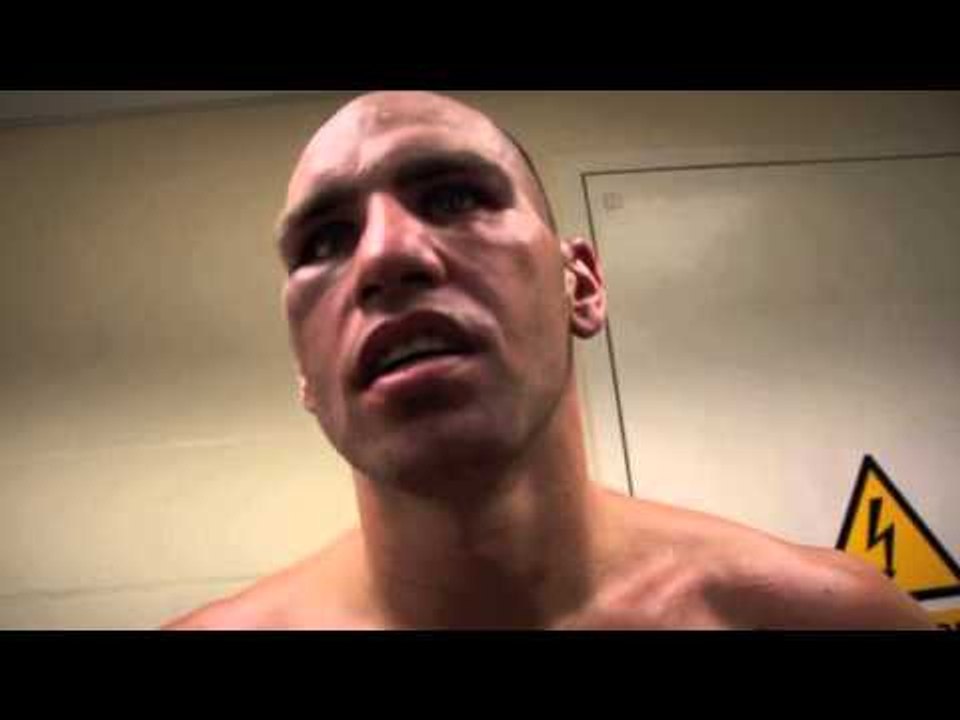 STEPHEN SIMMONS SETTLES GRUDGE MATCH WITH WADI CAMACHO WITH 10TH ROUND STOPPAGE IN BRAEHEAD.