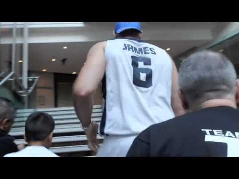 TYSON FURY & TEAM FURY ARRIVE @ MANCHESTER PRESS CONFERENCE / FURY v USTINOV / iFL TV