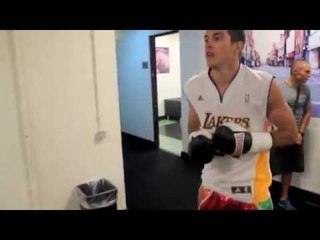 DECLAN GERAGHTY WARMS UP BEFORE HIS 4TH PROFESSIONAL CONTEST ON BOXNATION CARD