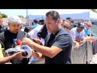 GOLDEN BOY PROMOTIONS OSCAR DE LA HOYA MAKES TIME FOR THE FANS IN LA / iFL TV