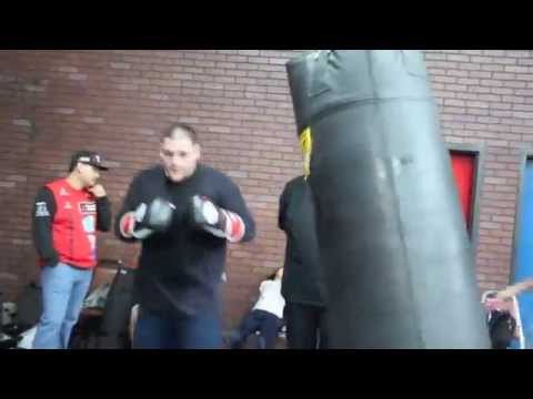 UNBEATEN HEAVWEIGHT ANDY RUIZ JR WORKS THE HEAVYBAG @ THE TOP RANK GYM