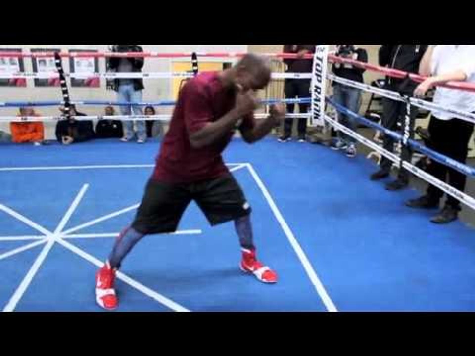 TIMOTHY BRADLEY JR SHADOW BOXING FOOTAGE / BRADLEY v CHAVES - TOP RANK GYMNASIUM