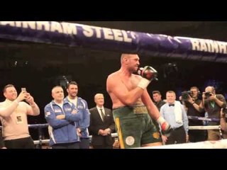 TYSON FURY SINGS ELVIS PRESLEY'S 'WALKING IN MEMPHIS' LIVE IN THE RING! / FURY v HAMMER