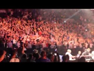 LEEDS FANS GO ABSOLUTELY MENTAL FOR JOSH WARRINGTON RING WALK / I PREDICT A RIOT
