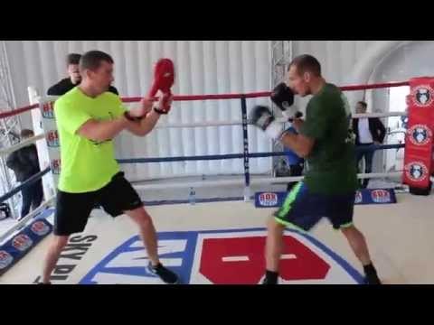 DERRY MATHEWS (WITH DANNY VAUGHAN) DETONATIVE PAD WORKOUT IN LIVERPOOL / MATHEWS v BARROSO